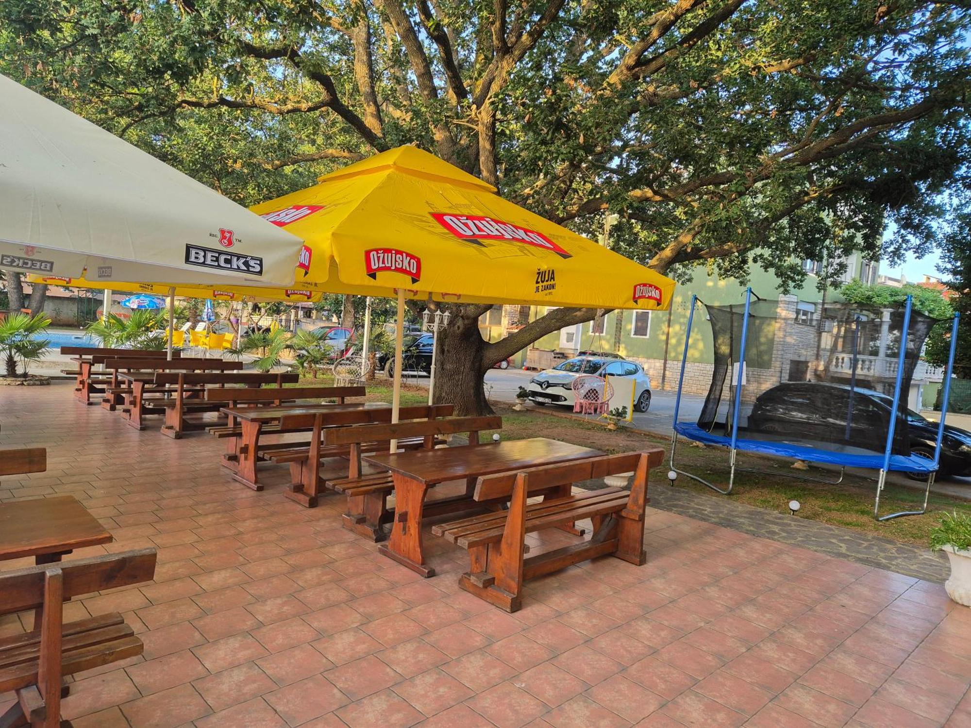 Biergarten Медулин Екстериор снимка